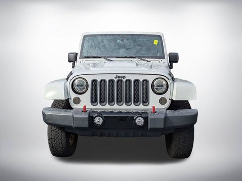Used 2014 Jeep Wrangler Unlimited Sahara AWD/4WD image 9