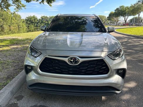 Used 2023 Toyota Highlander XLE FWD image 9