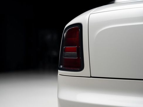 Used 2013 Rolls-Royce Phantom Drophead Coupe image 31