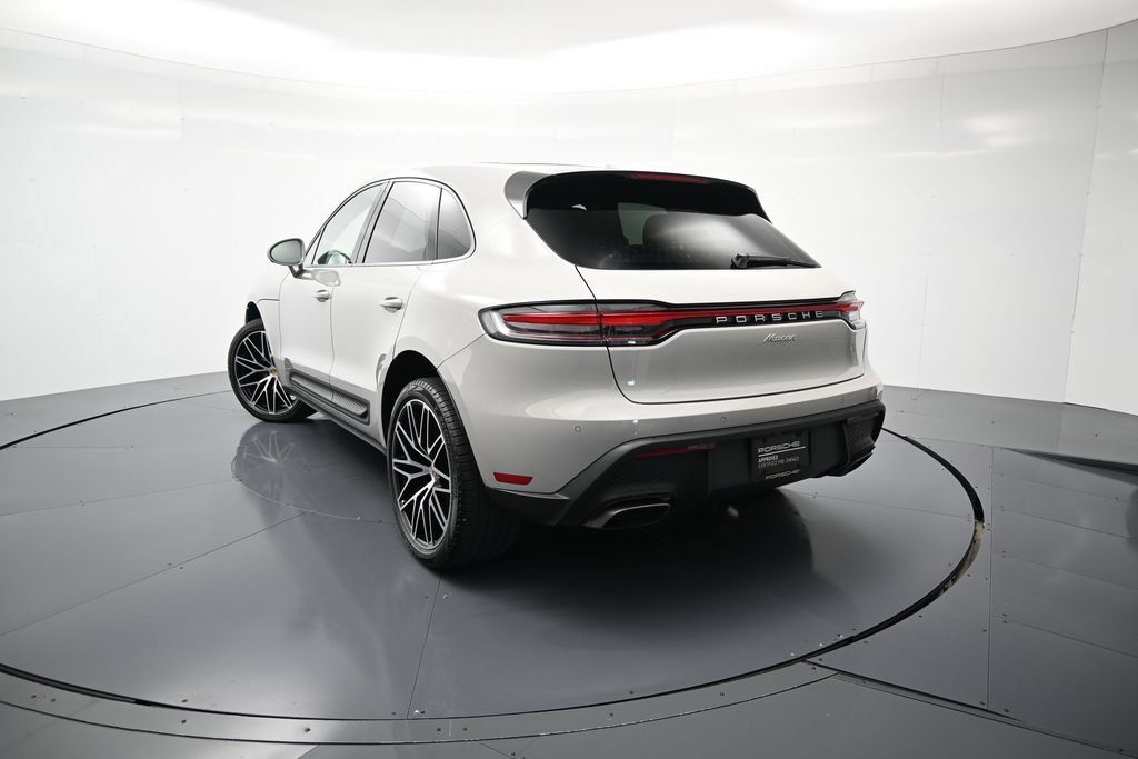 Certified 2024 Porsche Macan AWD/4WD image 37