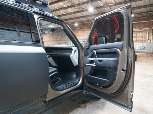 Used 2020 Land Rover Defender 110 SE AWD/4WD image 50