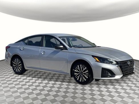 New 2025 Nissan Altima 2.5 SV image 7