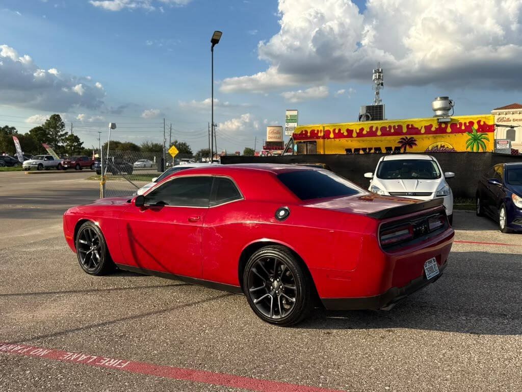 Used 2017 Dodge Challenger R/T Scat Pack w/ Leather Interior Group RWD image 18