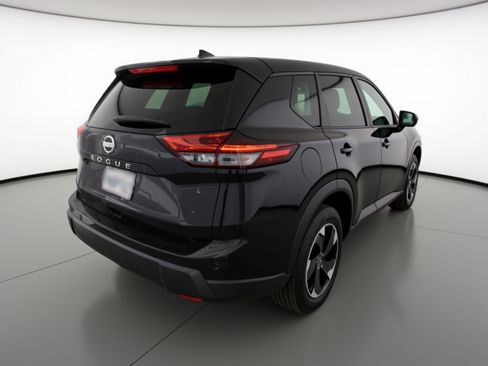 Used 2025 Nissan Rogue SV image 9
