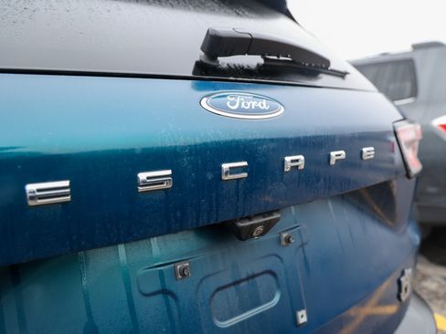 Used 2020 Ford Escape SE image 12