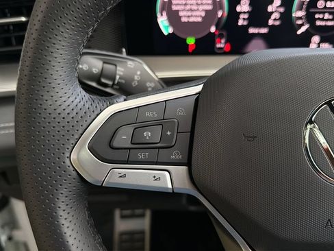 New 2026 Volkswagen Tiguan SE R-Line FWD image 21