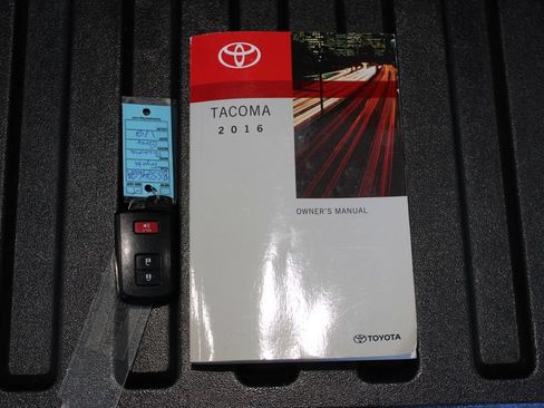 Used 2016 Toyota Tacoma Limited w/ Towing Package AWD/4WD image 33