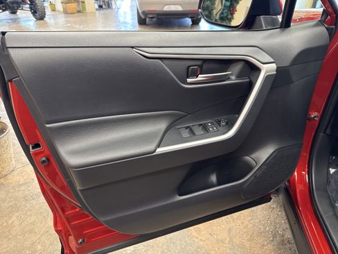 Used 2024 Toyota RAV4 SE w/ Weather & Moonroof Package image 27