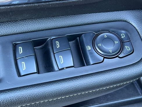 Used 2024 GMC Terrain SLE image 11