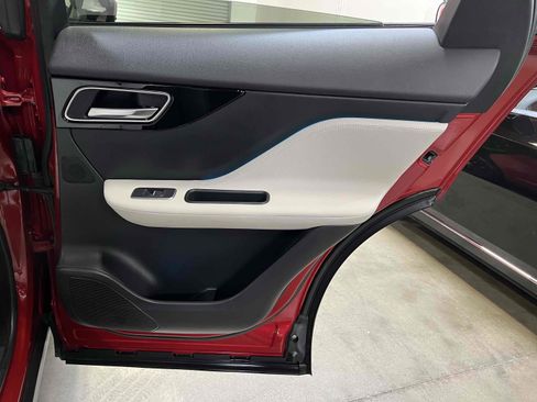 Used 2019 Jaguar F-PACE Prestige image 84