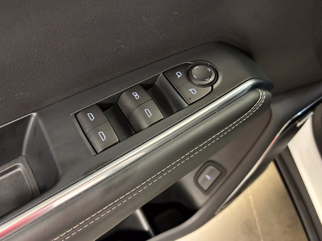 Used 2026 GMC Acadia Elevation w/ Elevation Premium Package FWD image 22