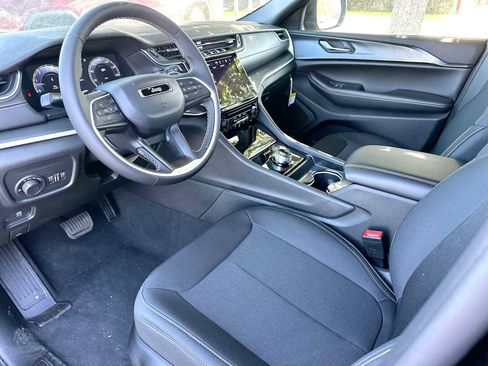 New 2026 Jeep Grand Cherokee L Laredo image 18