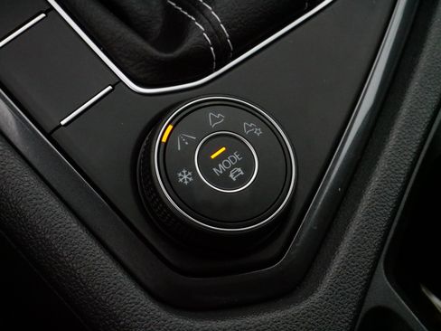 Certified 2024 Volkswagen Tiguan SE image 27