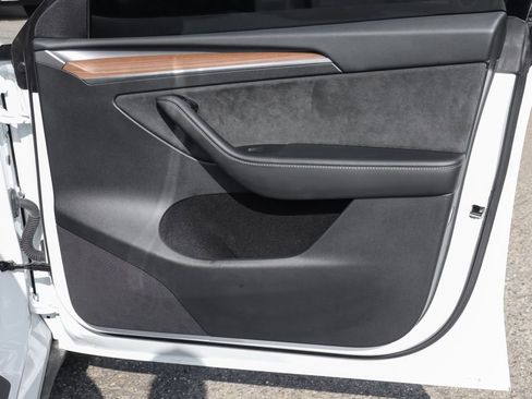 Used 2024 Tesla Model Y Long Range RWD image 38
