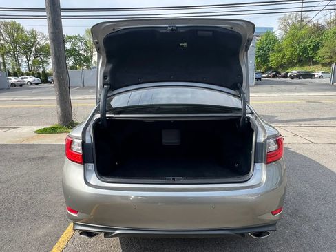 Used 2018 Lexus ES 350 w/ Luxury Package w/Wood Trim image 9