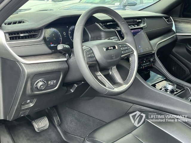 Used 2025 Jeep Grand Cherokee L Limited AWD/4WD image 14