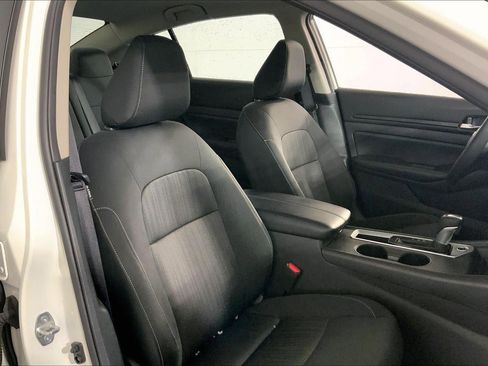 Used 2025 Nissan Altima 2.5 SV image 7