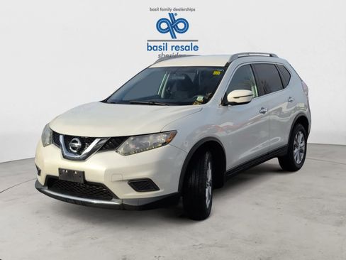 Used 2016 Nissan Rogue SV image 2