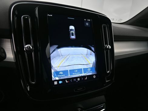 Used 2024 Volvo XC40 B5 Core image 29