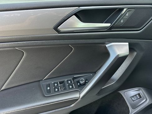 Certified 2022 Volkswagen Tiguan SE w/ Panoramic Sunroof Package image 12