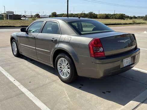 Used 2008 Chrysler 300 LX RWD image 7