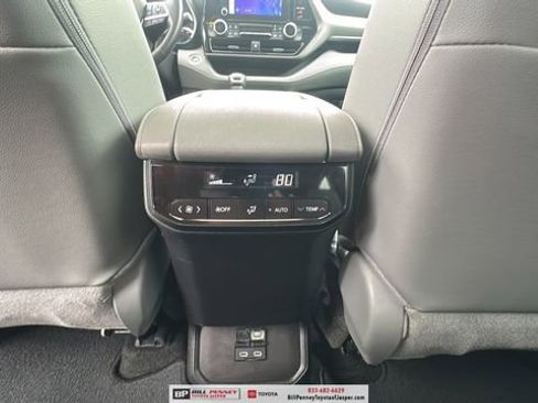 Used 2025 Toyota Highlander XLE image 14
