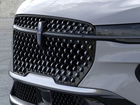 New 2026 Lincoln Nautilus Premier AWD/4WD image 17