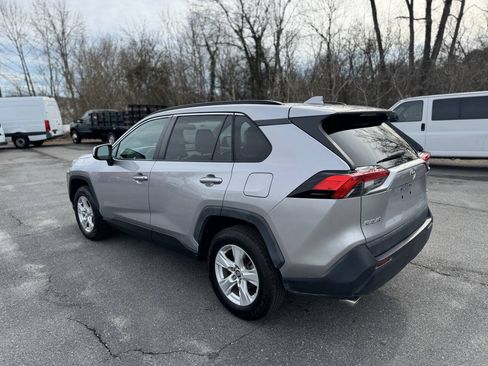 Used 2020 Toyota RAV4 XLE FWD image 5