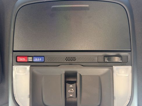 Used 2025 Subaru Forester Limited image 32