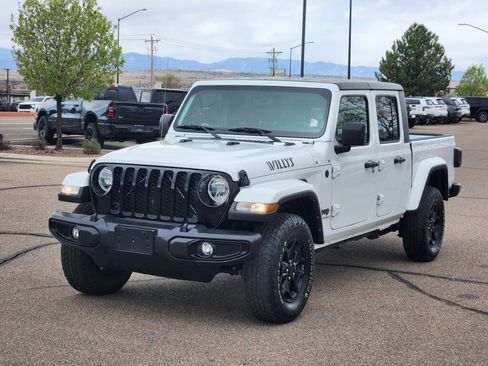 Used 2021 Jeep Gladiator Willys AWD/4WD image 5