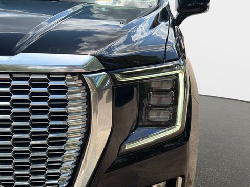 Used 2023 GMC Yukon Denali AWD/4WD image 9