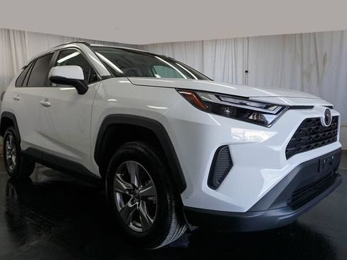 Used 2025 Toyota RAV4 XLE AWD/4WD image 2