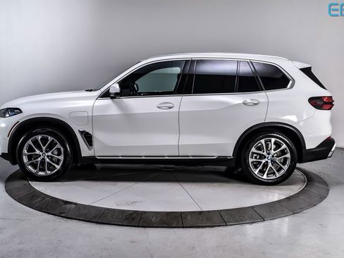 Used 2025 BMW X5 xDrive50e AWD/4WD image 3
