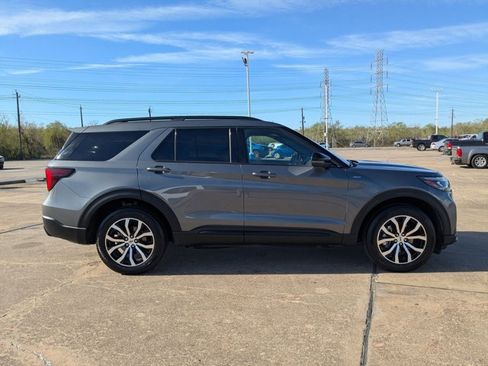 Used 2025 Ford Explorer ST-Line image 4