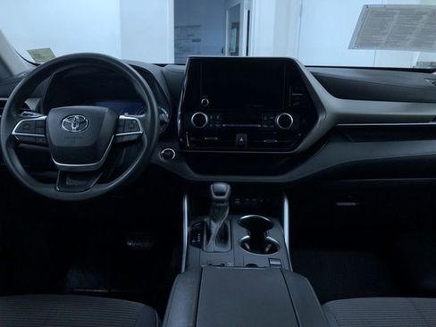 Certified 2023 Toyota Highlander L image 16