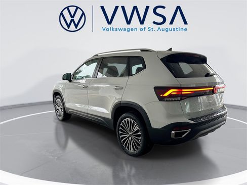 New 2026 Volkswagen Taos SE image 5