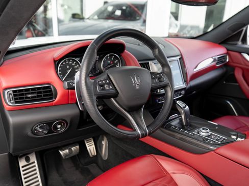 Used 2022 Maserati Levante Modena S image 11