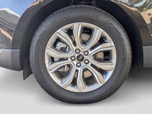 Used 2024 Ford Edge Titanium image 10