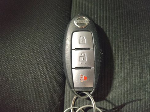 Used 2017 Nissan Titan SV image 32