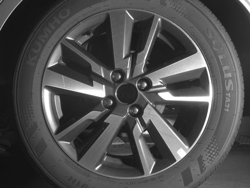 Used 2025 Nissan Versa SV image 14