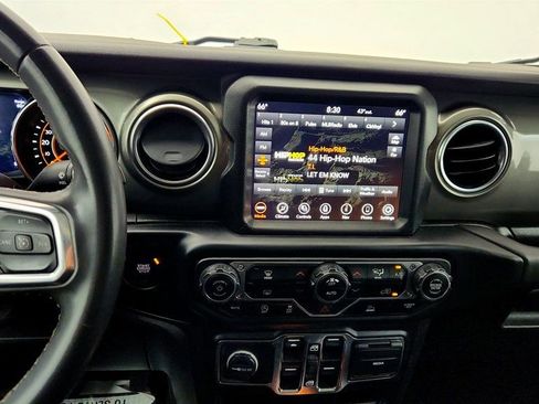 Used 2023 Jeep Gladiator Overland image 17