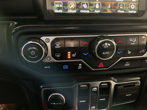 Used 2022 Jeep Wrangler Unlimited Sahara w/ Cold Weather Group AWD/4WD image 4