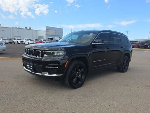 Used 2022 Jeep Grand Cherokee L Limited w/ Luxury Tech Group II image 2