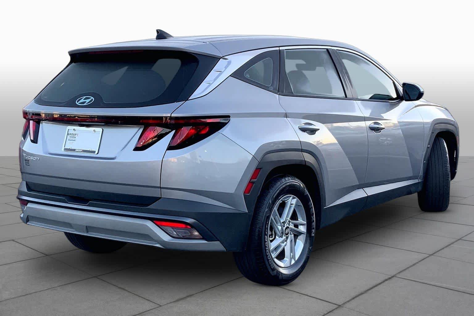 Used 2025 Hyundai Tucson SE FWD image 12