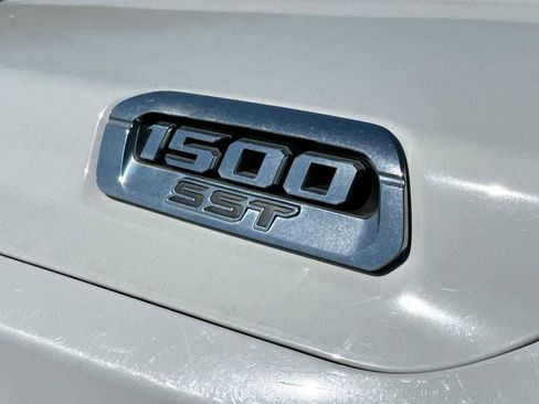 Used 2025 RAM 1500 Laramie image 15