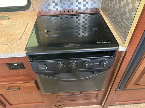 Used 2014 Ford E-450 and Econoline 450 Super Duty w/ Motorhome Prep Package RWD image 17