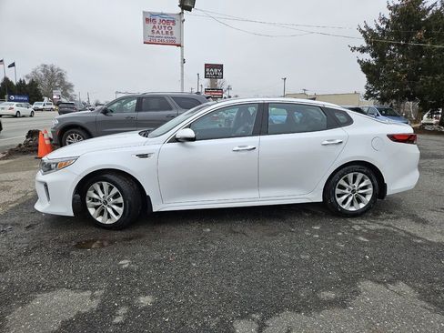 Used 2018 Kia Optima S w/ Panoramic Sunroof Package image 2