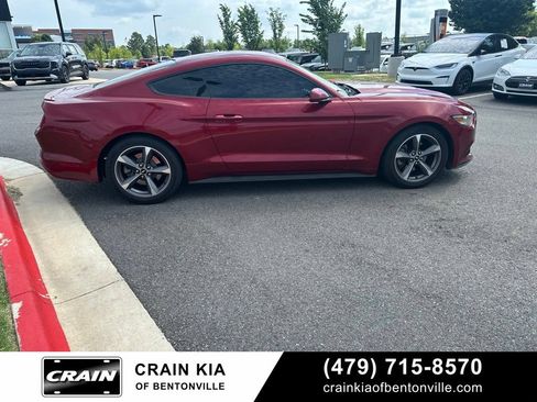Used 2017 Ford Mustang Coupe RWD image 4