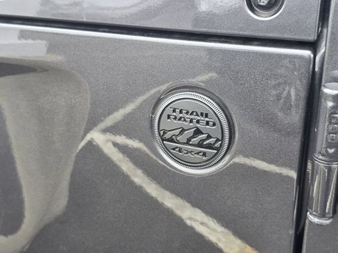 Used 2023 Jeep Gladiator Sport AWD/4WD image 24