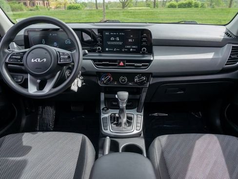 Used 2025 Kia Seltos LX AWD/4WD image 21